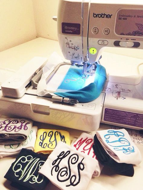 How To Monogram With Sewing Machine, Monogram Ideas Embroidery, Embroidery Business Ideas, Embroidery Machine Projects, Brother Se400, Embroidery Business, Monogram Business, Monogram Machine, Embroidery Stitches Beginner