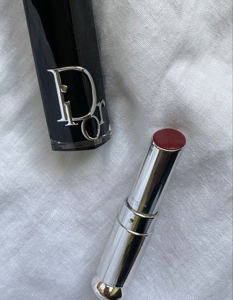 Dior makeup Dior Lipstick Aesthetic, Valentines Makeup Looks, Dior Makeup Aesthetic, Nails Emo, Christian Dior Lipstick, Dior Makeup Lipstick, Dior Addict Lipstick, Storybook Cosmetics, Mac Lipstick Shades