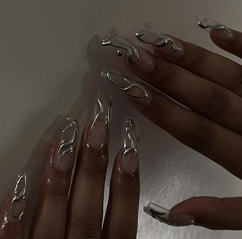 Silver Nails Metallic, 21st Birthday Nails Coffin, Silver Clear Nails, Silver Gel X Nails, Clear Chrome Nails Designs, Metallic Nails Coffin, Silver Birthday Shoot, Birthday Chrome Nails, Silver Pearl Nails