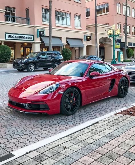 Awesome Carmine red 718 Cayman GTS #porsche #718 #cayman #GTS #flat4 #turbo #365hp #porschepower #porscheporn #carminered #hoony_porsche 📷@taied_up Porsche Cayman 987 Red, Red Porche Car, Red Porsche Aesthetic, Porche 718, Car Aesthetic Wallpaper, Porsche Cayman Gts, Porsche 718 Cayman Gts, Porche Car, Cayman 718