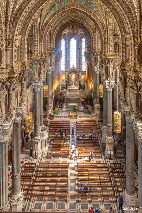 Fourviere Lyon-SandraZ Roman Catholic Art, Church Building Design, Notre Dame Basilica, Stained Glass Windows Church, Catholic Altar, Church Aesthetic, Cathedral Basilica, Cathedral Architecture, Sacred Architecture