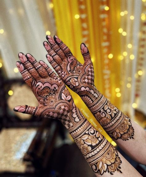 Half Hand Henna Design, Wedding Mehandhi, Mendi Night, Siders Mehendi, Traditional Mehandi, Traditional Mehndi Designs, Indian Mehndi, Mehndi Designs Bridal Hands, Beginner Henna Designs