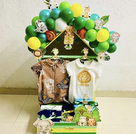 Jungle Book Theme, Wedding Gift Hampers, Trousseau Packing, Candy Ideas, Book Theme, Wooden Trays, Birthday Hampers, Gifts Wrapping, Packing Ideas