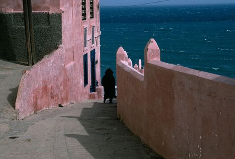 Morocco (1995) by Magnum Photos photographer Bruno Barbey. "Because of his respect of local customs, Barbey has seldom, if ever, made portraits in close-up in Morocco. He prefers to shoot his subjects from a distance as– maybe unaware or dismissive of his presence– they sit, dream or concentrate on daily tasks," wrote autor Carole Naggar of the late photographer. Discover more famous images from Barbey's Morocco by clicking on the above link. Tanger Morocco, Bruno Barbey, Louis Daguerre, Willy Ronis, Herbert List, Tina Modotti, Viviane Sassen, Eugene Atget, Berenice Abbott