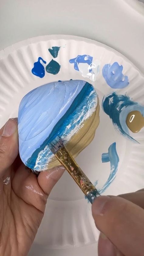 Painted Sea Shells Ideas Beach Crafts, Painting Seashells Ideas Easy, Hand Painted Seashells, Painting Shells Ideas Easy, Painting On Seashells Ideas, Sunset Painting Diy, Sea Shell Painting Ideas, Painted Sea Shells Ideas, Painting On Shells