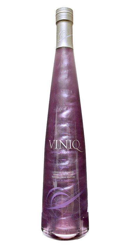 Shimmery Purple Alcohol — Delicious Or Disgusting? #refinery29 https://www.refinery29.com/2017/06/160078/viniq-liqueur-wine-vodka-review#slide-1 Viniq Drinks, Viniq Vodka, Purple Drinks Alcohol, Hypnotic Drinks, Tipsy Bartender Recipes, Purple Alcohol, Vodka Wine, Purple Drinks, Pretty Alcoholic Drinks