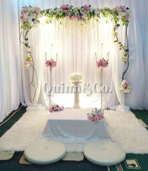 dekorasi akad nikah .. Dekor Akad Nikah, Dekor Simple, Dekor Akad, Wedding Ceremony Backdrop Indoor, Dekor Lamaran, Diy Reception Decorations, Dekorasi Wedding, Simple Wedding Reception, Nikah Decor