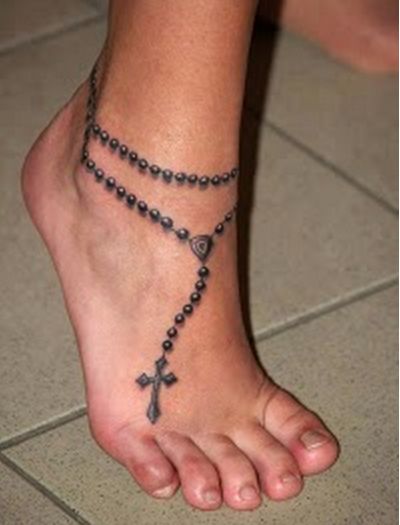 <b>Here's how to wear your beliefs on your skin.</b> Rosary Ankle Tattoos, Cross Necklace Tattoo, Rosary Bead Tattoo, Tattoo On Foot, Tattoos Masculinas, Tato Salib, Cute Ankle Tattoos, Small Foot Tattoos, Tattoos Pinterest