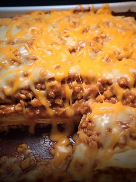 This is so good, we've been cooking this dish for a few weeks now on-repeat Creamy Burrito Casserole, Burrito Casserole, Mexican Casserole Recipe, Beef Casserole Recipes, Mexican Food Recipes Easy, Beef Recipes Easy, Easy Casserole Recipes, Beef Recipes For Dinner, Mexican Food Recipes Authentic