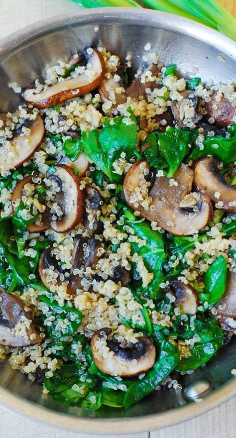 Spinach and mushroom quinoa sauteed in garlic and olive oil. #spinach #mushrooms #quinoa #garlic #oliveoil Mushroom Quinoa, Spinach And Mushroom, Plats Healthy, Clean Eating For Beginners, Enjoy Your Meal, Spinach Stuffed Mushrooms, Spinach Recipes, Quinoa Recipes, Mushroom Recipes