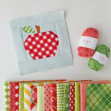 Woodberry Way: Teacher Gift Ideas to Sew School Quilt Block, Gifts To Sew For Teachers, Teacher Quilt Ideas, Quilted Teacher Gifts, Teacher Quilt, Apple Quilt, First Trimester Pregnancy, Teacher Party, Teacher Gift Ideas