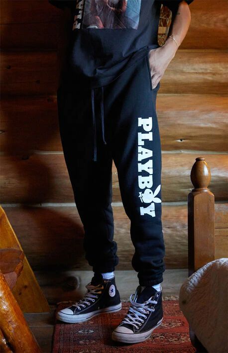 School Times, Logo Sweatpants, Playboy Logo, Guy Fits, Sweatpants Black, Mens Casual Outfits Summer, Black Men Street Fashion, Sweatpants Outfit, Mens Casual Dress Outfits