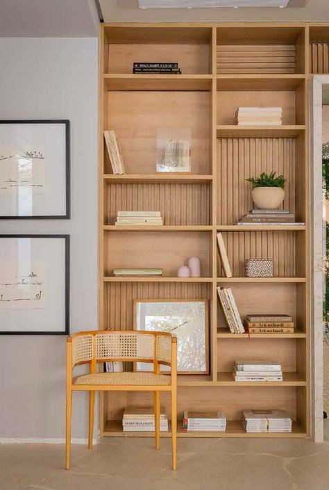 Japandi Built In Cabinet, Book Display Ideas Home Living Room, Wall Wine Storage Wood, Modern Built In Bookshelves, Japandi Bookshelf, Scandinavian Bookshelves, Scandinavian Bookshelf, Wall Style, Bookshelves In Living Room