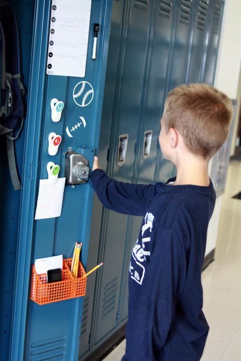 IHeart Organizing: Back to School Organizing: Pimp My Locker Boy Locker Ideas, Locker Ideas For Girls 6th Grade, Diy Locker Decorations For Middle School, Decorate Locker For Sports, Boys Locker Room, Locker Stuff, School Locker Organization, Middle School Lockers, School Locker Decorations