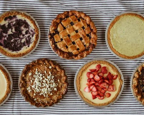 Best Pie Delivery: Bakeries That Ship Desserts Nationwide - Thrillist Apple Crumb Pie Recipe, Apple Crumb Pie, Chicken Pot Pies, Online Bakery, Butter Crust, Apple Crumb, Pie Shop, Pie Day, Good Pie