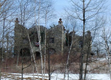 Not Many People Realize These 8 Lesser-Known Haunted Places In New Hampshire Exist New Hampshire Road Trip, Gothic Inspiration, American Castles, University Of New Hampshire, Abandonment Issues, Creepy Places, Abandoned Homes, Lake Winnipesaukee, Abandoned Castles