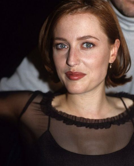 Gillian Anderson 90s, Gillian Anderson Short Hair 90s, Gillian Anderson Short Hair, Gillian Anderson The X Files, Gillian Anderson Paparazzi, Gillian Anderson David Duchovny Photoshoot, Judith Light, David And Gillian, Mulder Scully