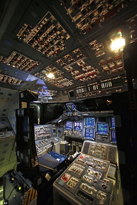 Endaevour flight deck Airplane Cockpit, Nasa Space Shuttle, Space Race, Space Center, Air Space, Space Pictures, Space Program, Space Nasa, Space Flight