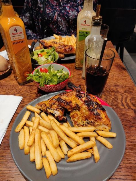 Nando’s Aesthetic, Nandos Aesthetic, Piccadilly London, Friends Cafe, Food Captions, Sleepover Food, Junk Food Snacks, Delicacy Food, Halal Recipes