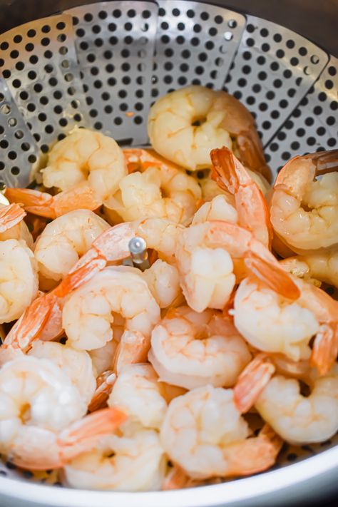 Shrimp Instant Pot Recipes, Instant Pot Shrimp, Shrimp In Instant Pot, Steam Shrimp Recipe, Steam Shrimp, How To Steam Shrimp, Steamed Shrimp Instant Pot, Shrimp Scampi Instant Pot, Raw Shrimp Recipes