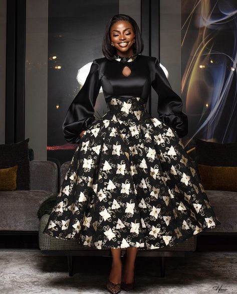 Mikado Ball Gown, Nigerian Lace Styles Dress, African Attire Dresses, Modest Dresses Fashion, Classy Gowns, Chic Dress Classy, Funky Dresses, Dinner Dress Classy, African Fashion Traditional