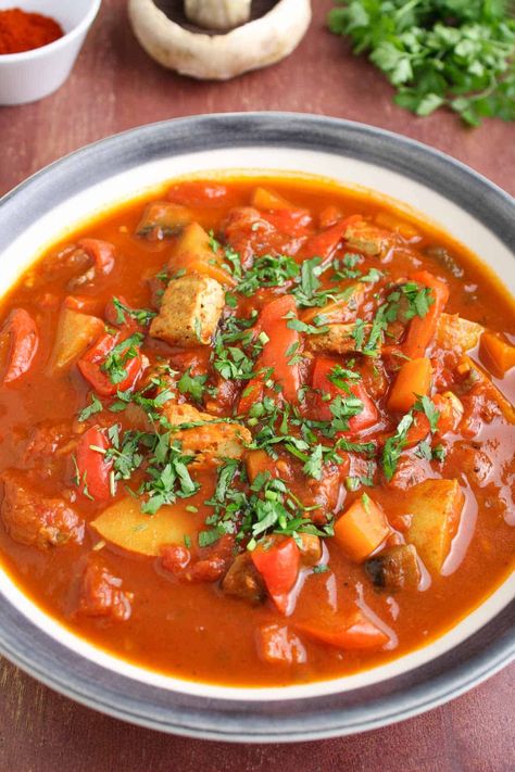 Feeling Hungary? Get a load of this vegan goulash. Featuring paprika, potatoes, smoked tofu, and portobello mushrooms, it's a supremely tasty one-pot meal that's healthy, hearty, low-fat, and gluten-free. #HalfYourPlate #Goulash #Vegan #VeganGoulash Hungarian Potato Goulash, Vegan Hungarian Goulash, Hungarian Stew, Goulash Vegan, Vegetarian Goulash, Vegan Goulash, Smoked Tofu, Healthy One Pot Meals, Hungarian Paprika