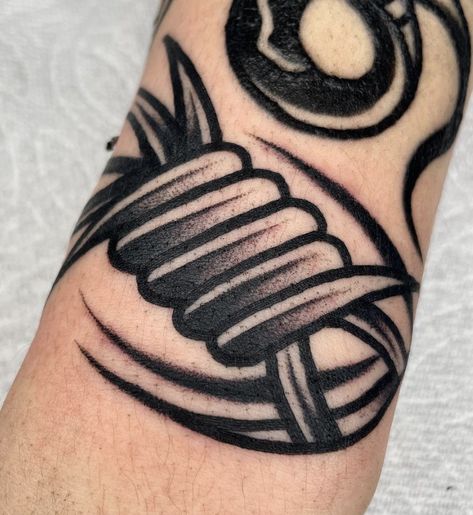 Trad Barbed Wire Tattoo, Crescent Wrench Tattoo, Barbwire Tattoo Design, Barbwire Traditional Tattoo, Traditional Banners Tattoo, American Traditional Barbed Wire, Traditional Barbed Wire Tattoo, Traditional Horror Tattoo, Barb Wire Tattoo