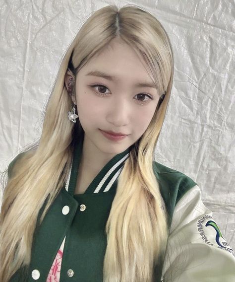 /edit! ┊ ➶ ｡˚ ° leeseo ive yellow light blonde hair selca Light Blonde Hair, Yellow Light, Light Blonde, Light Yellow, Blonde Hair, Blonde, Yellow, Hair, Beauty