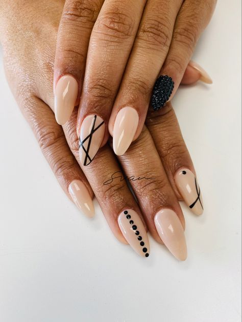 Black And Cream Nails Classy, Tan Almond Nails With Design, Geometric Nail Art Almond, Gelx Apres Nails Almond, Cream And Black Nails Designs, Beige Black Nails, Cream Black Nails, Black Beige Nails, Black White And Tan Nails