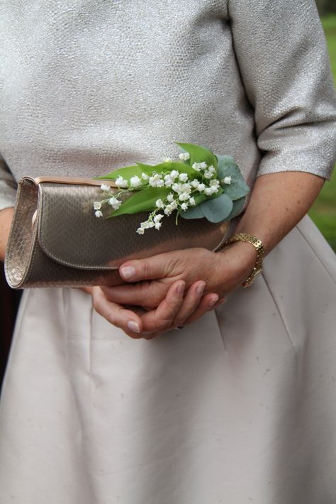 Mob Flower Ideas, Handbag Corsage Wedding, Lily Of The Valley Corsage, Mother Of Bride Flowers Ideas, Flowers For Mother Of The Bride, Mother Of The Bride Flowers Ideas, Mother Of The Bride Flowers Corsage, Mother Of Bride Flowers, Handbag Corsage