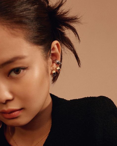 ً on Twitter: "everything about jennie kim screams perfection… " Chanel Fine Jewelry, Chanel Coco Crush, Coco Crush, Jennie Chanel, Jennie Kim Blackpink, Chanel Jewelry, Jennie Lisa, Girl Crushes, Fine Jewelry Collection