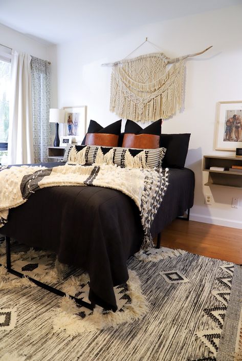 Black White And Leather Bedroom, Room With Black Comforter, Black Beige And Rust Bedroom, Black Comforter Bedroom Boho, Black Boho Bedding, Black And Leather Bedroom, Black Bedspread Room Ideas, Black Comforter Bedroom Ideas, Black And White Boho Bedroom