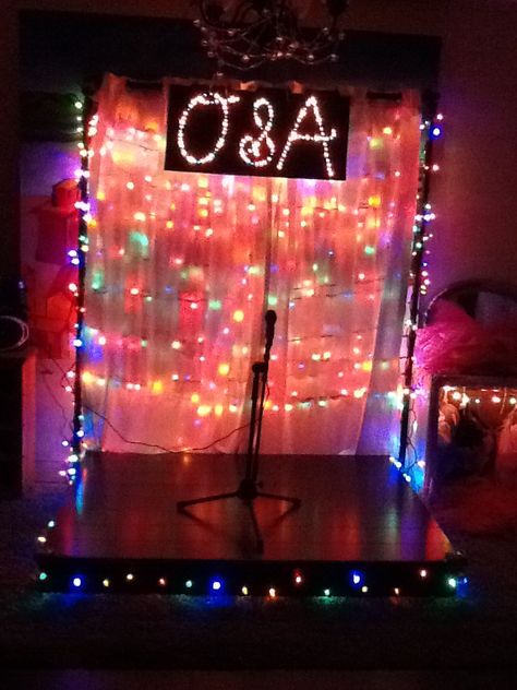 Diy Karaoke Stage, Playroom Stage, Pop Star Party, Rockstar Birthday, Rock Star Birthday, Rock N Roll Party, Karaoke Party, Rock Star Party, Basement Inspiration