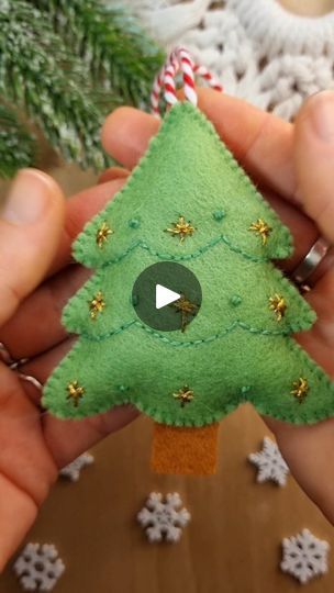 Felt Ornaments Diy, Advent Crafts, Advent Decorations, Lace Sewing, Brown Embroidery, Felt Ornaments Patterns, Christmas Sewing Projects, Felt Christmas Decorations, Diy Advent Calendar