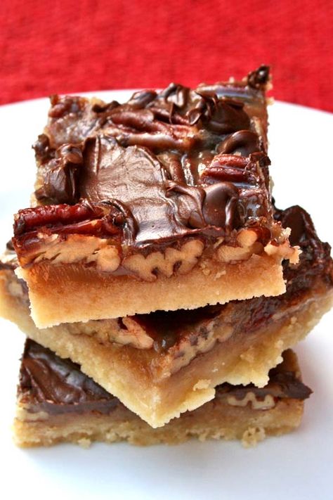 Pecan Turtle Bars - Recipes Food and Cooking Turtle Pecan Bars, Turtle Squares Pecans, Turtle Bars Pecan, Turtle Squares, Pecan Turtle Bars, Turtle Bars Recipe, Chocolate Shakeology Recipes, Turtle Bars, Cooking Christmas