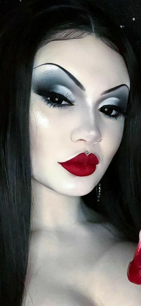 Elegant Gothic Makeup, Goth Eyebrows, Maquillage Goth, Halloween Makeup Witch, Red Lipstick Makeup, Vampire Goth, Bold Makeup Looks, Makeup Board, Gothic Makeup