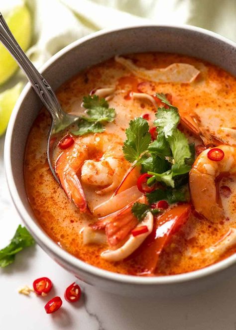 Tom Yum Soup Recipe, Thai Tom Yum Soup, Tom Yum Soup, Resep Seafood, Thai Soup, Tom Yum, Asian Soup, Thai Dishes, Blue Bowl