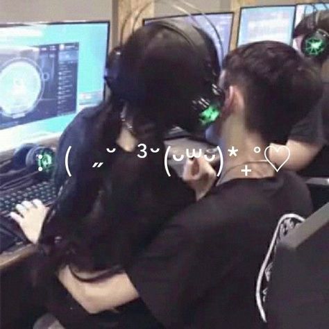 gamer couple #gamer #goals #pc Princesa Emo, Emo Couples, Grunge Couple, Im Lonely, Aesthetic Couple, Ulzzang Couple, Foto Art, Couple Aesthetic, Hopeless Romantic