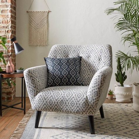 Accent chair with diamond pattern print cover Armchairs Living Room Modern, Armchair Bedroom, Comfy Living Room, Textil Design, Armchair Furniture, Arm Chairs Living Room, Boho Living Room, Small Living Rooms, A Living Room