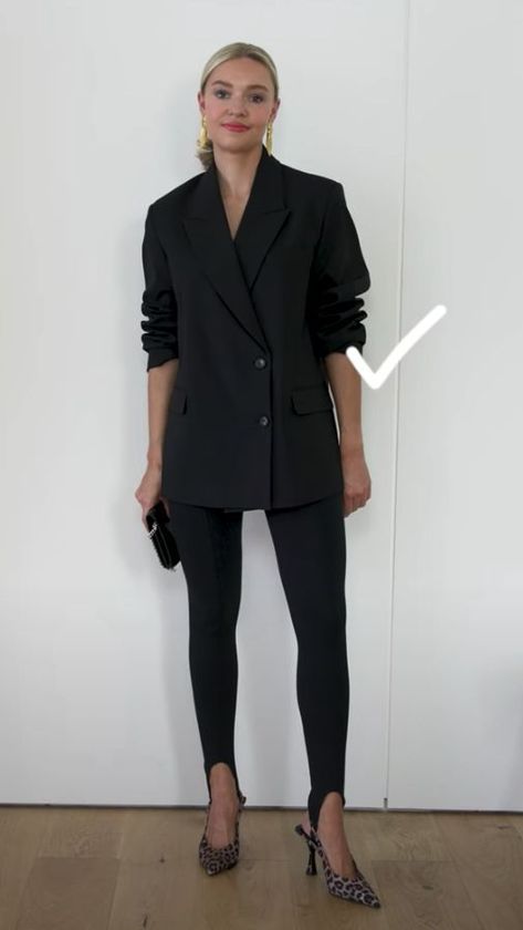 Cute Work Outfits, Stirrup Leggings, Chic Pants, Black Blazer, Office Fashion, Fall Winter Outfits, Outfits With Leggings, Boss Lady, Pants Outfit