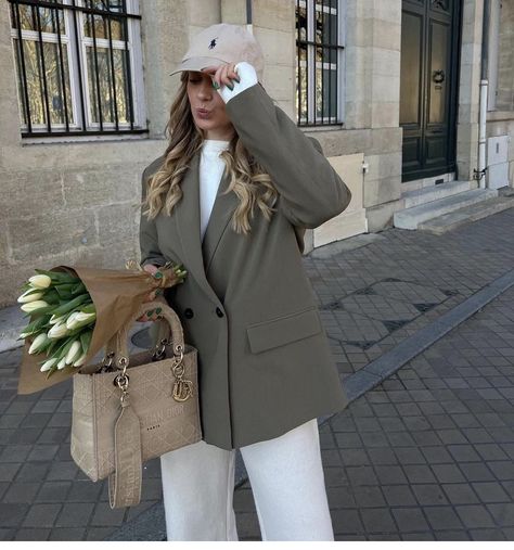 Zara Oversized Office Blazer, Zara Beige Tailored Blazer, Zara Brown Spring Blazer, Oversized Long Sleeve Zara Blazer, Classy Blazer Outfits, Oversize Blazer Outfit, Chic Blazer Outfit, Zara Beige Single-breasted Blazer, Oversize Blazer