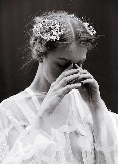 Black Braided Updo, Flowers In Her Hair, Boho Beautiful, Black Bride, Braided Hairstyles Updo, Hair Wedding, Wedding Boho, Foto Art, Braided Updo