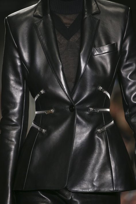 Vogue Runway, Fall 2018, Black Leather Jacket, Dark Fashion, Fashion Details, Look Cool, Alexander Wang, Leather Fashion, Runway Fashion