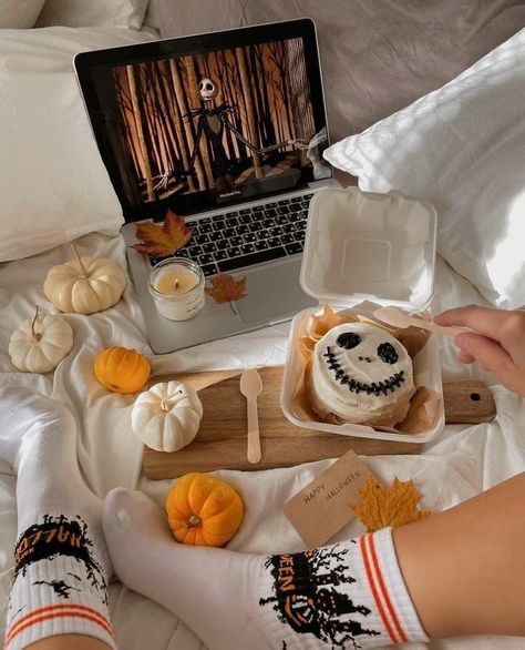 Halloween Sleepover, Best Halloween Movies, Halloween Movie Night, Fall Mood Board, Autumn Magic, Halloween Inspo, Fall Inspo, Fall Halloween Decor, Fall Pictures