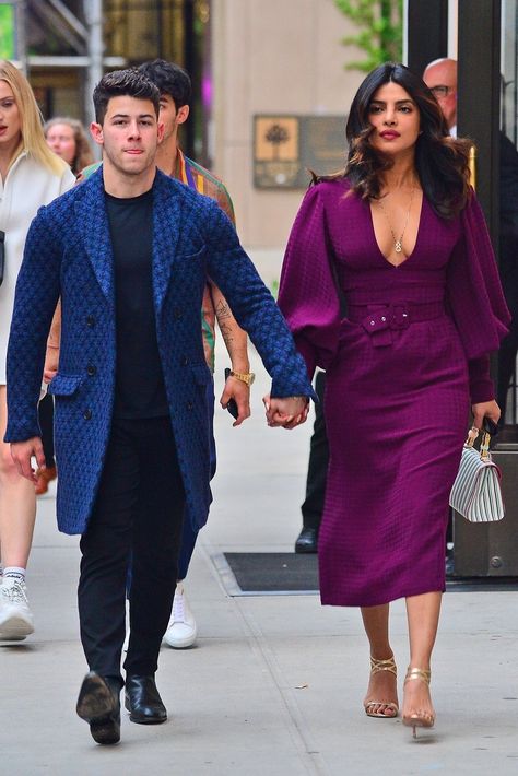 Priyanka Chopra & Nick Jonas 2019 Priyanka Chopra Outfit Ideas, Prianka Copra, Joy Outfits, Priyanka Chopra Style, Autumn Color Palette Fashion, Biker Girl Outfits, Celebrity Bags, Montgomery Clift, Streetwear Chic