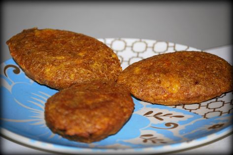 Alcapurrias Puerto Rico, Puerto Rico Recipes, Puerto Rican Bread Pudding, Banana Fritters Recipe, Vegetable Fritters, Cooking Pork Chops, Puerto Rican Dishes, Banana Fritters, Cube Steak Recipes