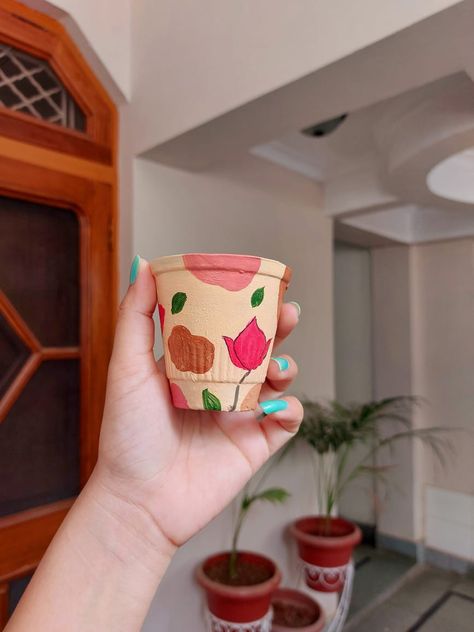 Pastel Diya Painting, Painting On Tea Cups, Kullad Chai Cups Painting, Painting On Kulhad, Kullad Painting Ideas Diy, Mud Cup Painting, Kulhad Painting Ideas, Kulhad Art, Kulhad Painting