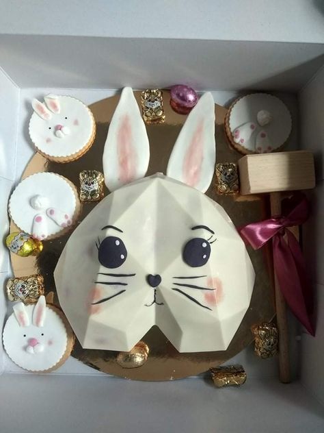 Easter Bunny Dessert Ideas, Bunny Farm, Breakable Heart, Heart Chocolate, Chocolate Easter Bunny, Easter Cake, Chocolate Hearts, Easter Chocolate, Valentine Box