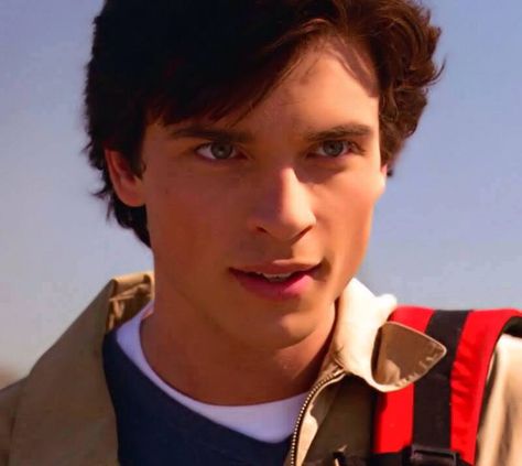 Tom. Pilot episode of Smallville. Smallville Season 1, Clark Kent Smallville, Tall Actors, George Reeves, Actors Height, Brandon Routh, Action Comics 1, Superman Movies, Superman Dawn Of Justice