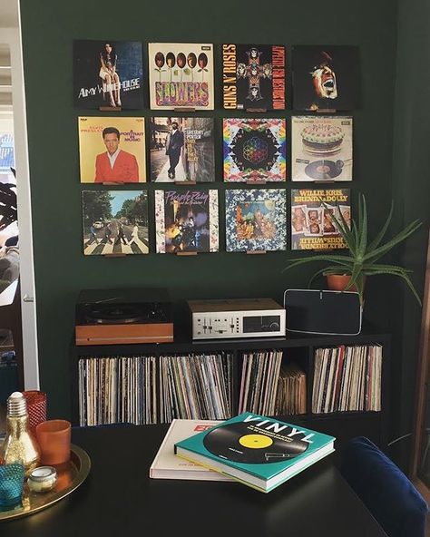 Record Gallery Wall, Cat Office, Living Room Small Space, Living Room Vinyl, Record Wall Art, Vinyl Room, Record Room, Vinyl Aesthetic, Bedroom 2024